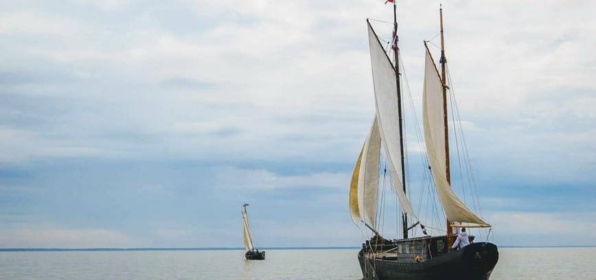 Laivo formos ekspoziciniai stendai – mobili žvejų promenada