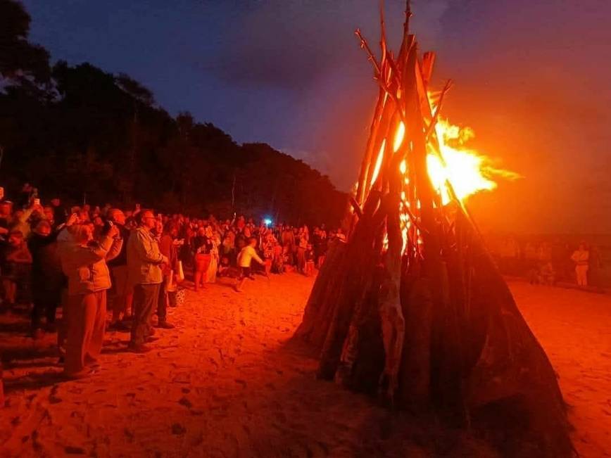 Laužų sąšauka „Senovinės ugnies naktis“ Karklės paplūdimyje