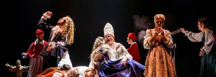 TARP LENOS KOJŲ, ARBA „ŠVENČIAUSIOSIOS MERGELĖS MARIJOS MIRTIS“ PAGAL MIKELANDŽELĄ KARAVADŽĄ