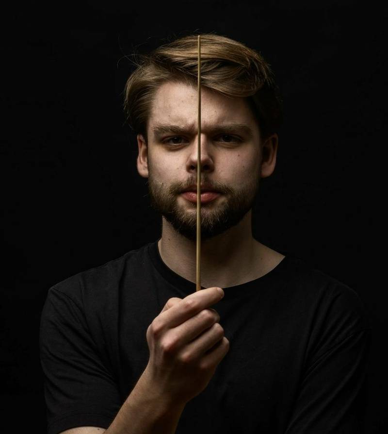 Klaipėdos kameriniam orkestrui diriguoja M. Rinkevičius