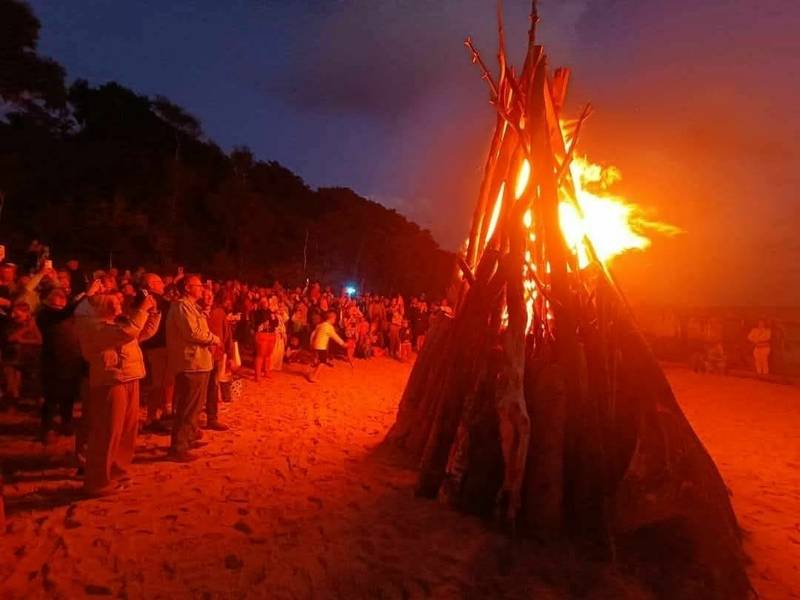 Laužų sąšauka „Senovinės ugnies naktis“ Karklės paplūdimyje